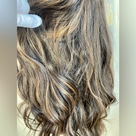 HAIR, 28” Wavy, Layered, center part, Brown Highlighted - Picture 4 of 14